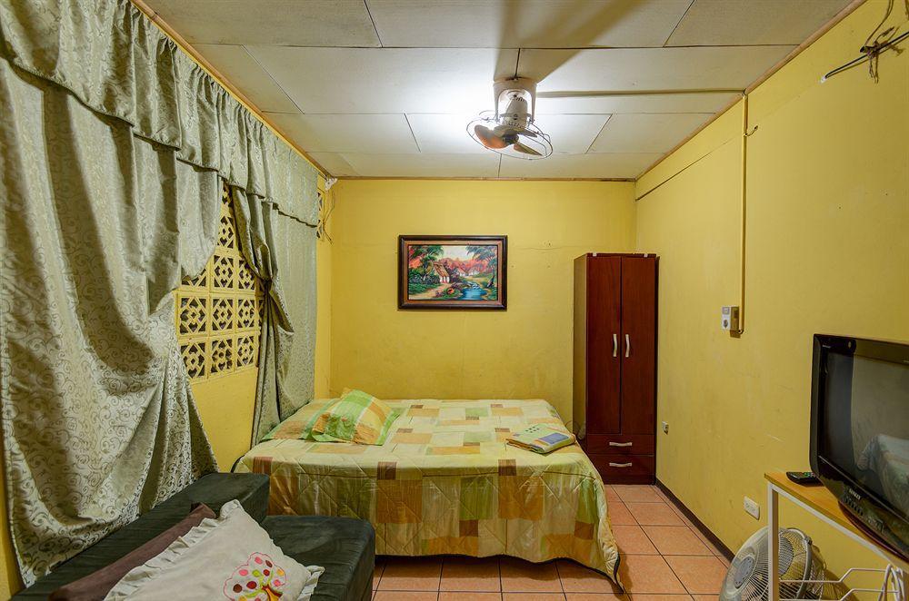 Cabinas Madeleine Puntarenas Eksteriør bilde