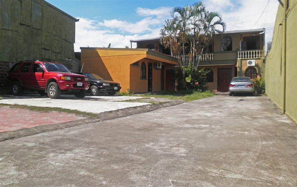 Cabinas Madeleine Puntarenas Eksteriør bilde