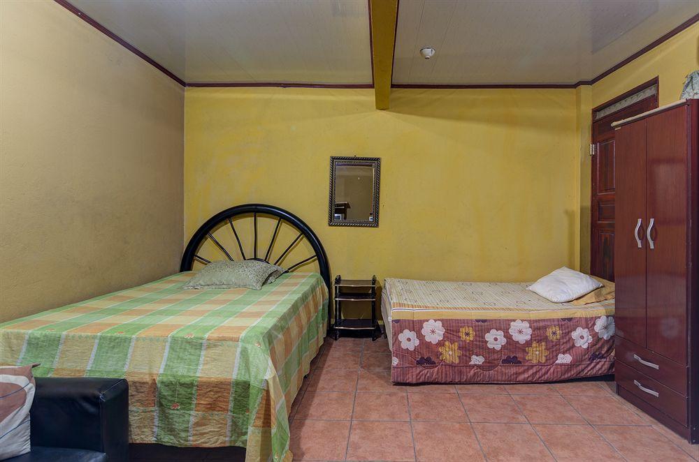 Cabinas Madeleine Puntarenas Eksteriør bilde