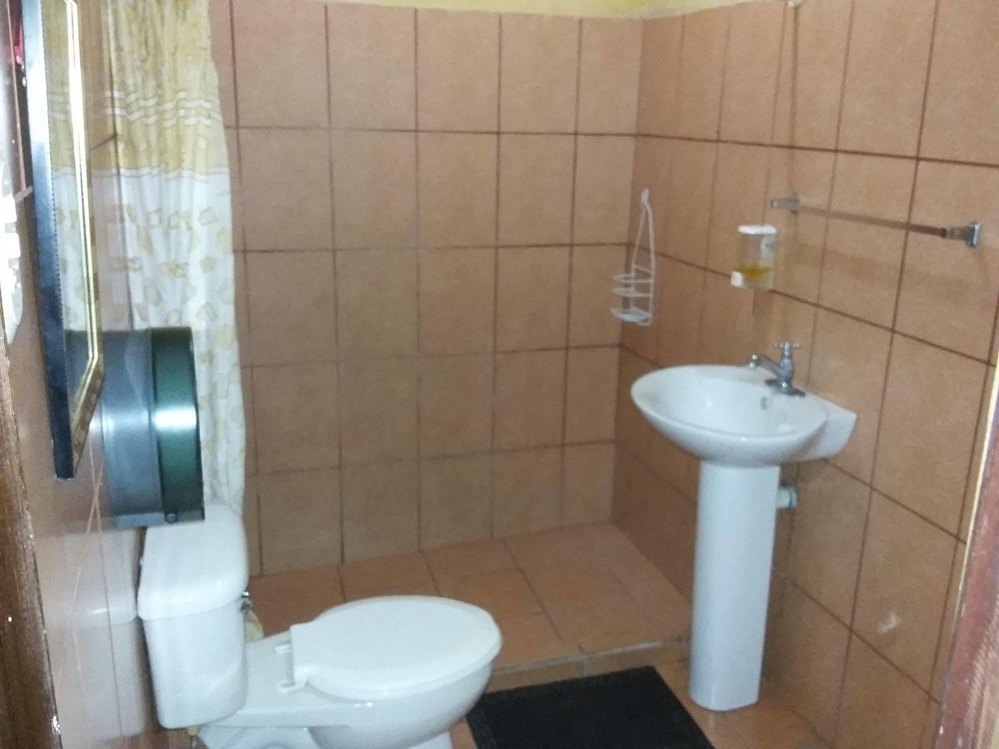 Cabinas Madeleine Puntarenas Eksteriør bilde